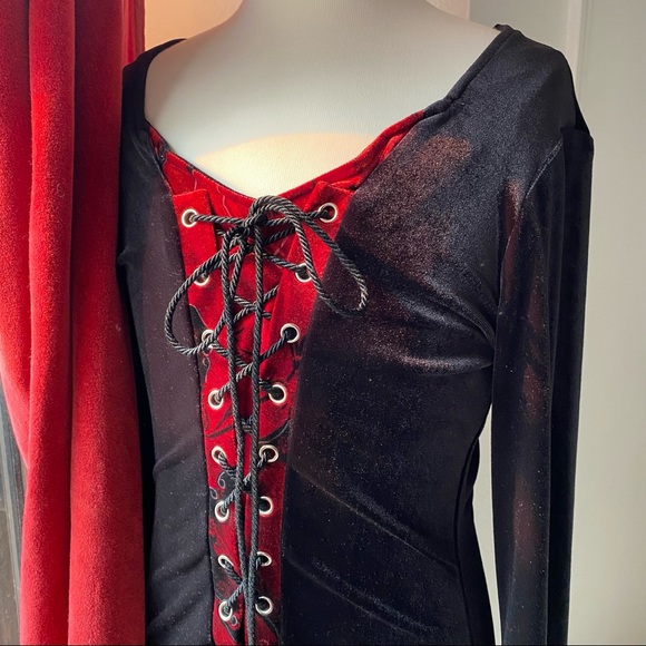 Gothic Victorian Lace-Up Velvet Blouse - Picture 3 of 6